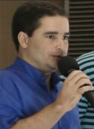 http://sq.imagens.s3.amazonaws.com/1106_Junho/Clay.jpg