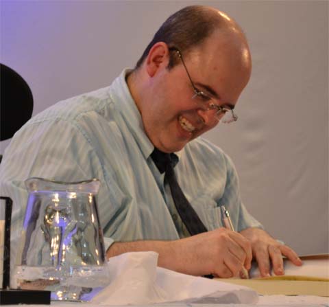 http://sq.imagens.s3.amazonaws.com/1112-Dezembro/Benjamin-Autografo2.jpg